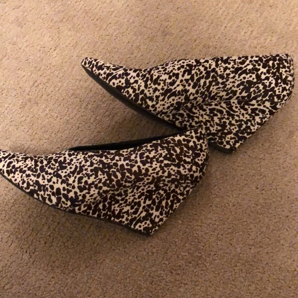 Beautiful cow skin with pattern the most comfortable shoes with gorgeous styles - Picture 2 of 11